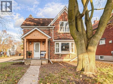 30 DUNBAR Road S Waterloo ON N2L2E3