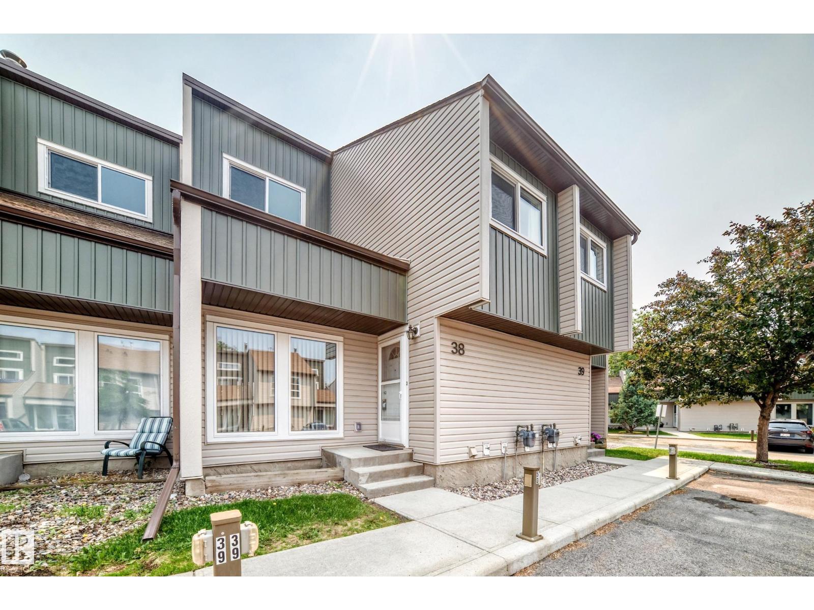 #38 2020 105 ST NW