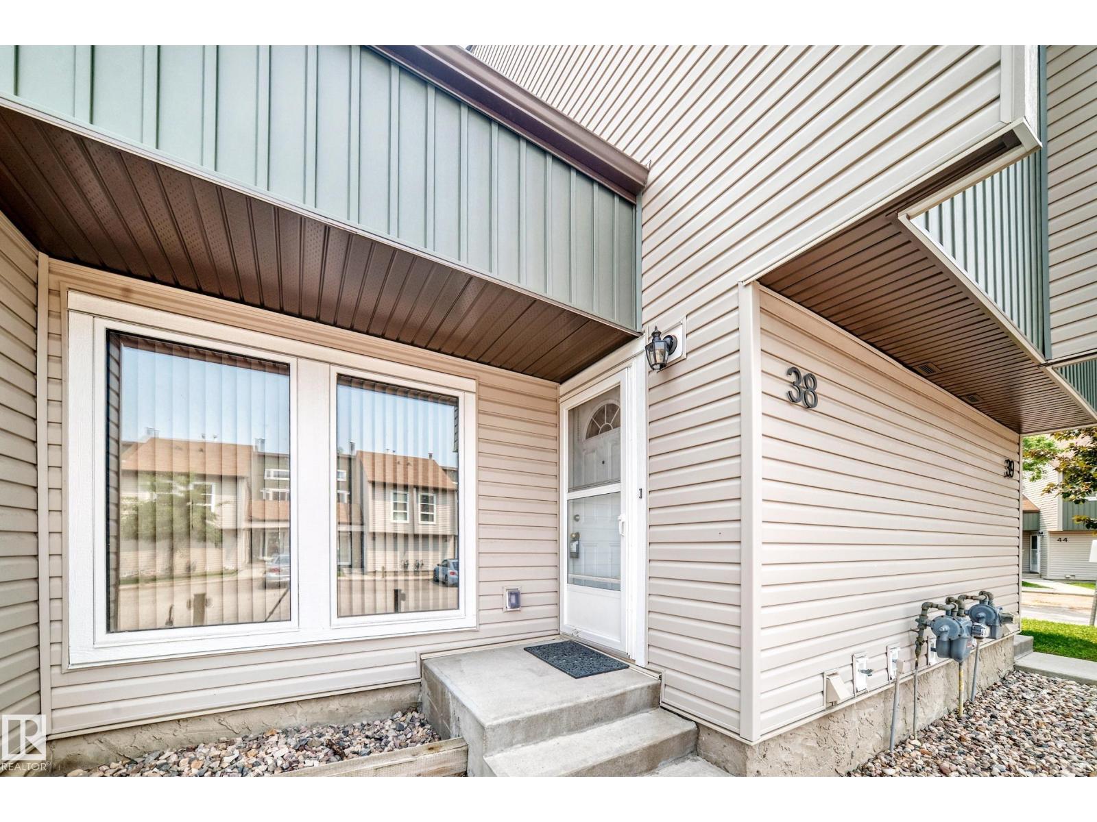 #38 2020 105 ST NW