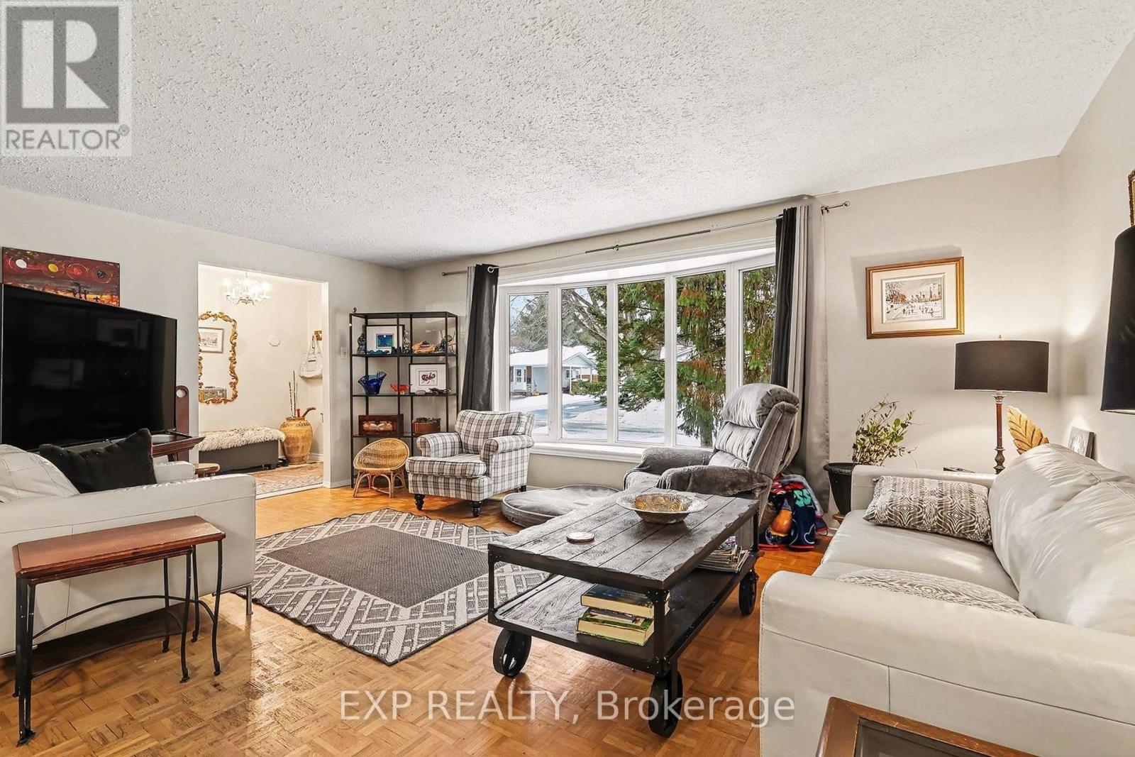 15 WEDGEWOOD CRESCENT