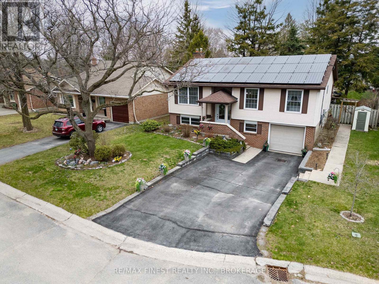 1048 BAUDER CRESCENT