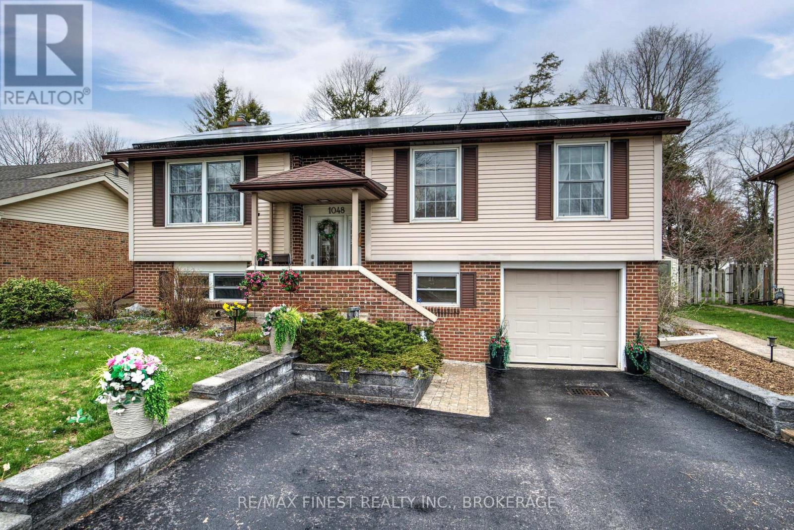1048 BAUDER CRESCENT
