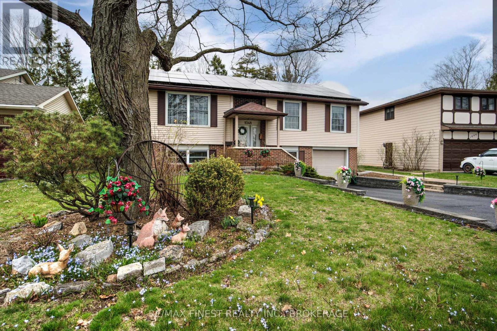 1048 BAUDER CRESCENT