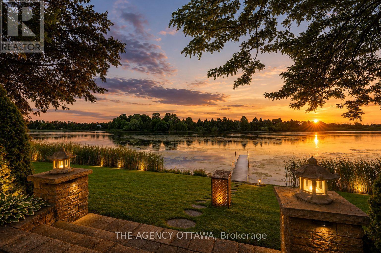 26 WILLOW LANE W