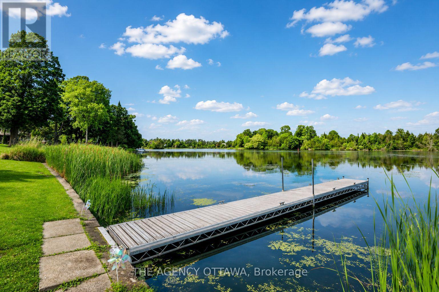 26 WILLOW LANE W