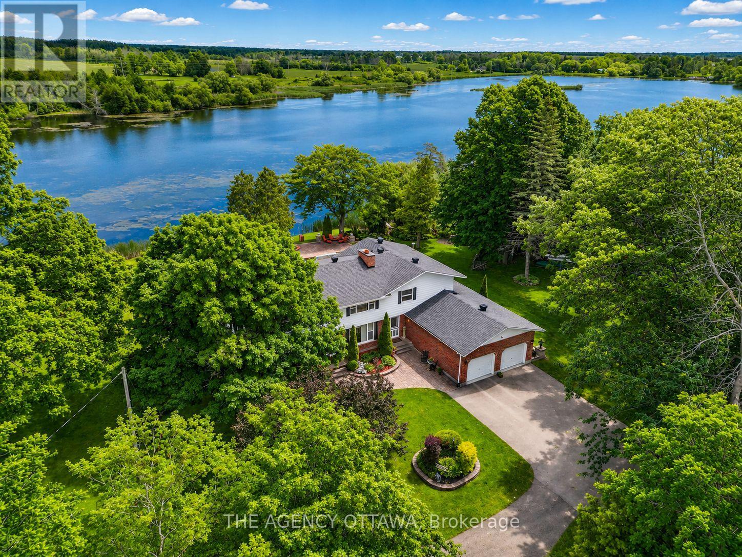 26 WILLOW LANE W