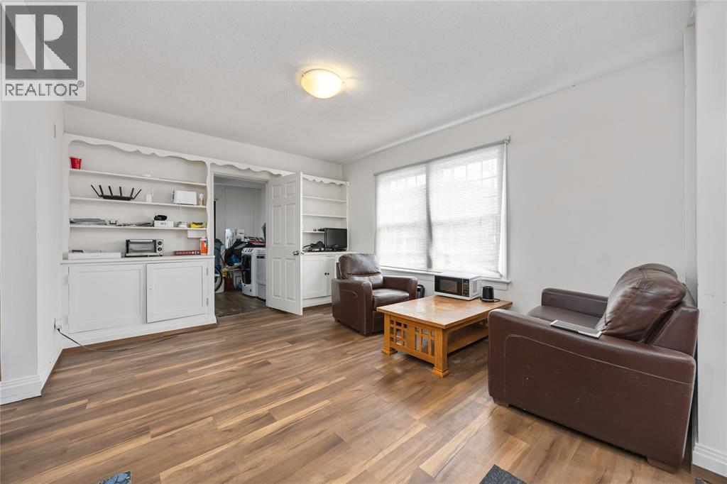 227 MITTON STREET North