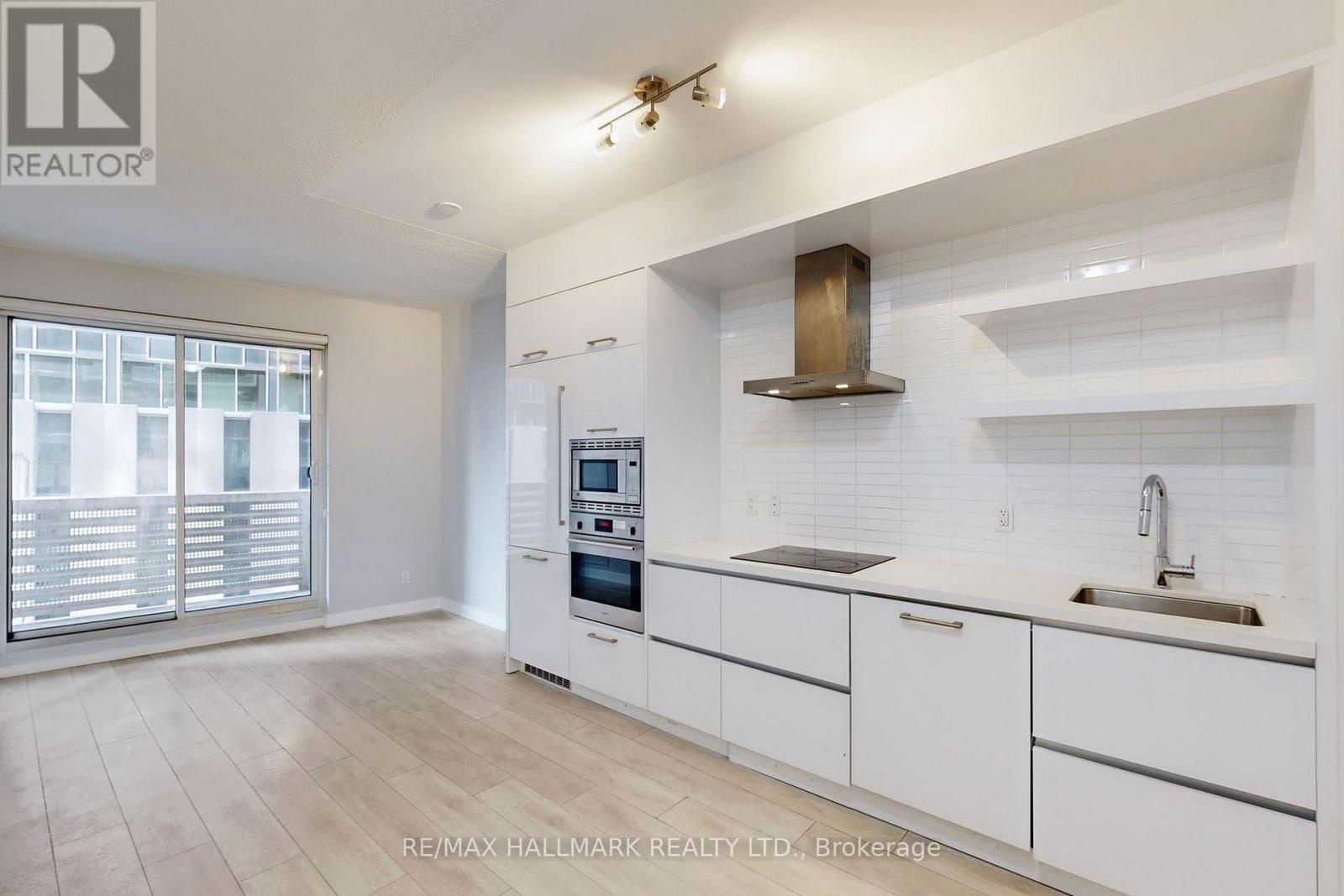 313 - 2221 YONGE STREET