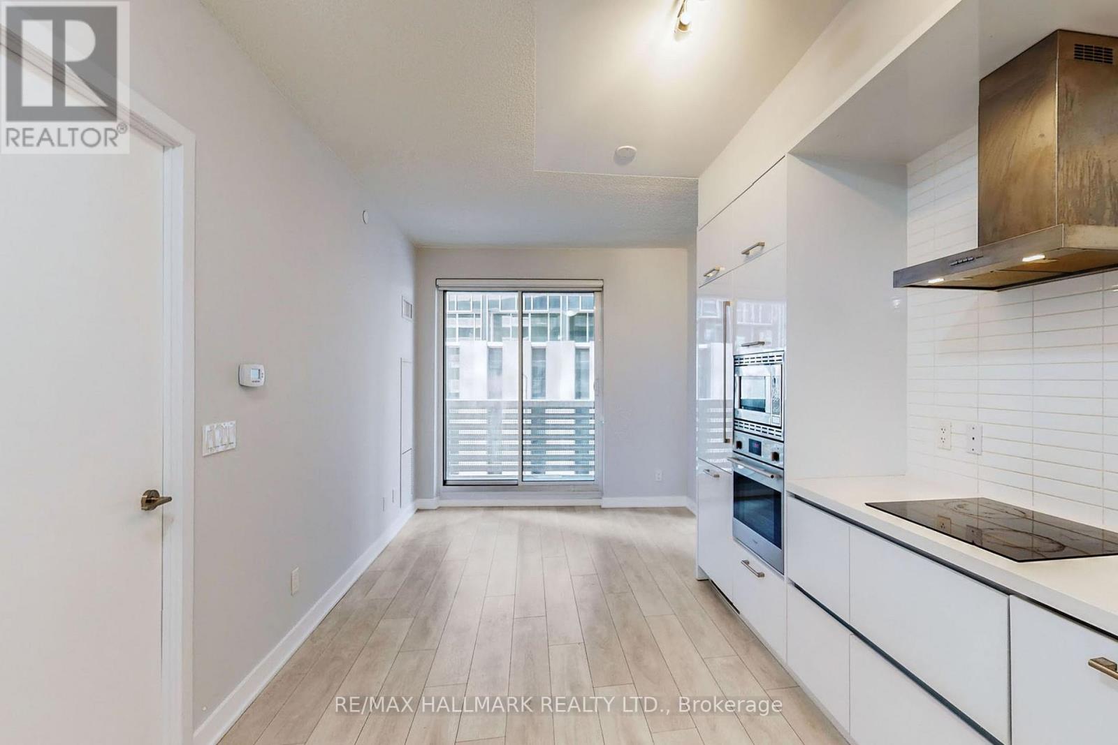 313 - 2221 YONGE STREET