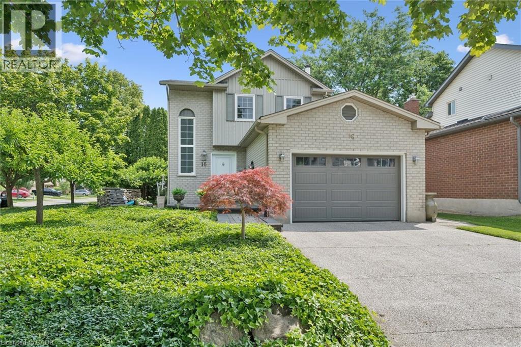 16 MANITOULIN Crescent