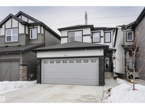 9421 PEAR CR SW Edmonton AB T6X2Z5
