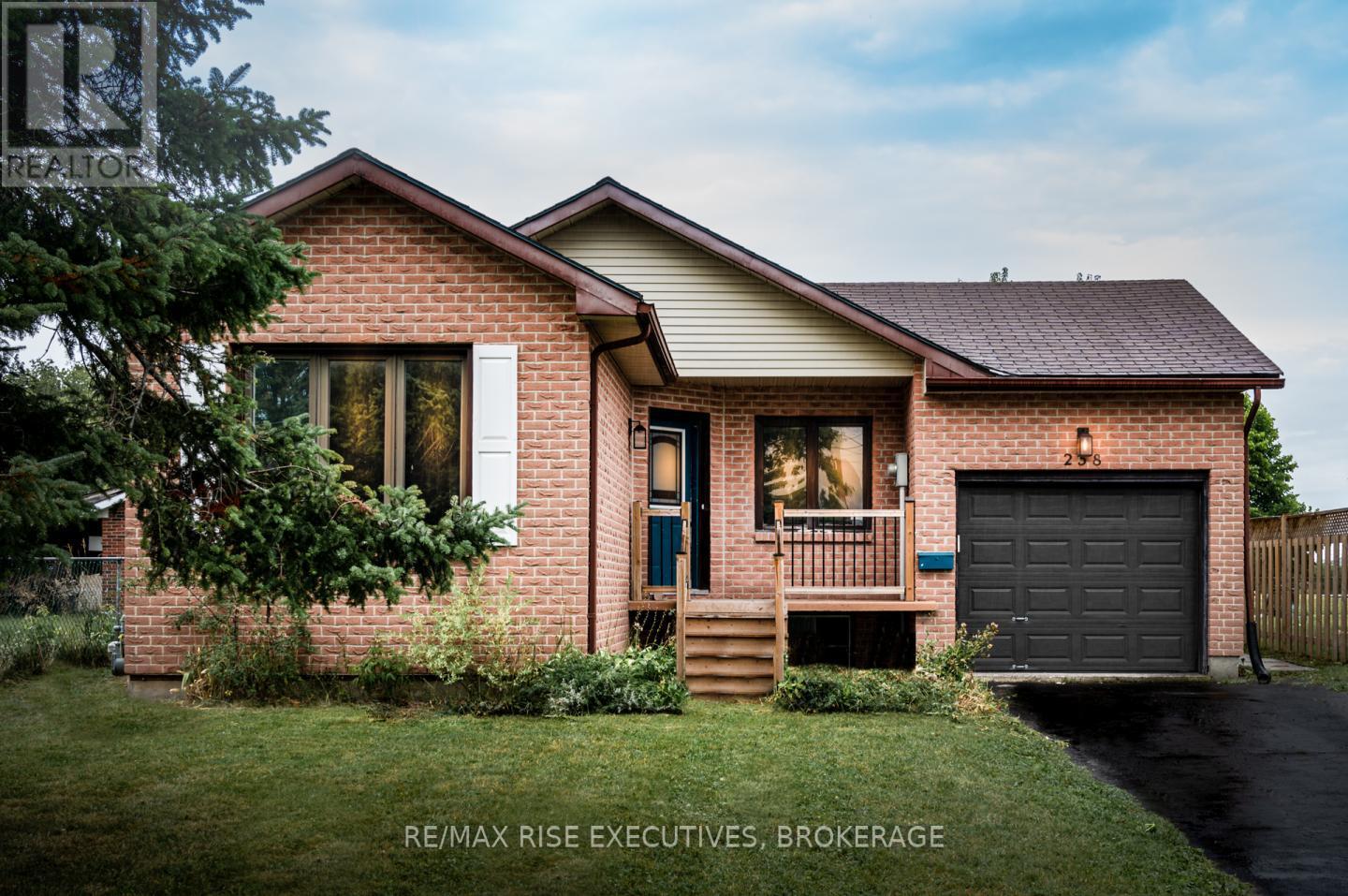 2 - 258 KINGSCOURT AVENUE