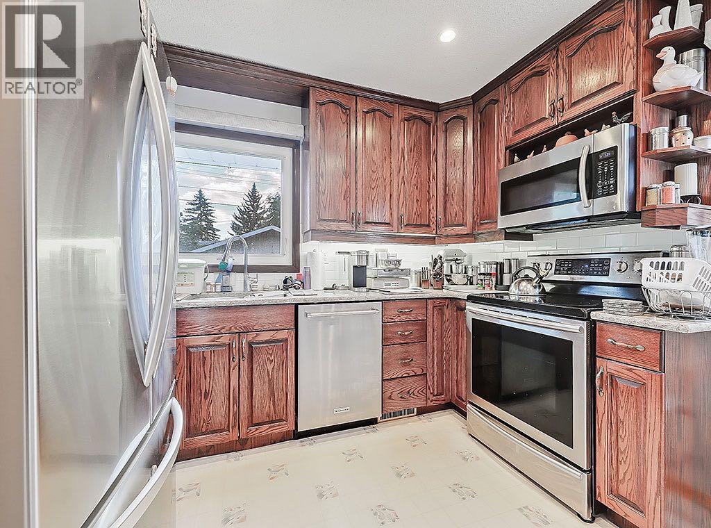 9432 Almond Crescent SE