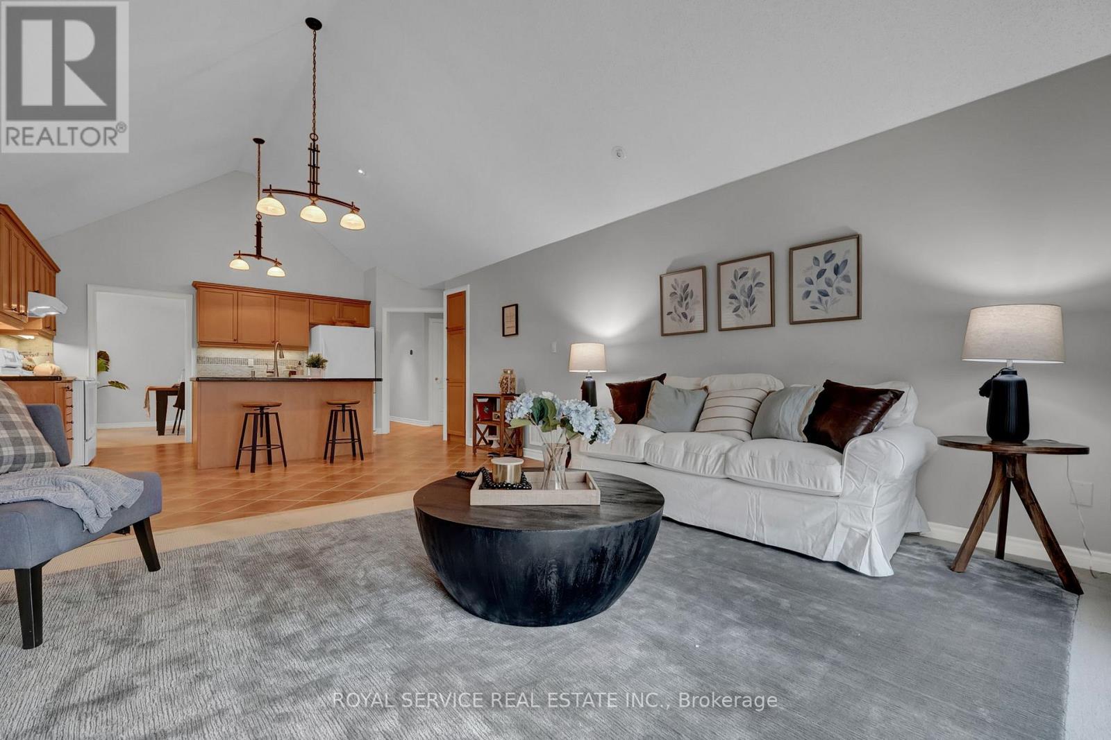 5 - 350 LAKEBREEZE DRIVE