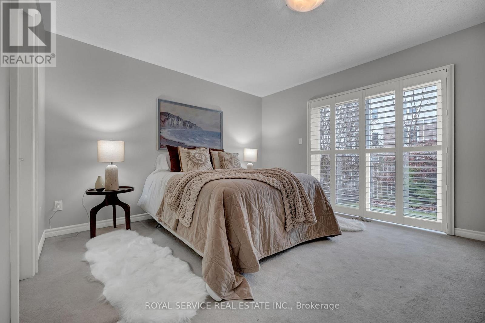 5 - 350 LAKEBREEZE DRIVE