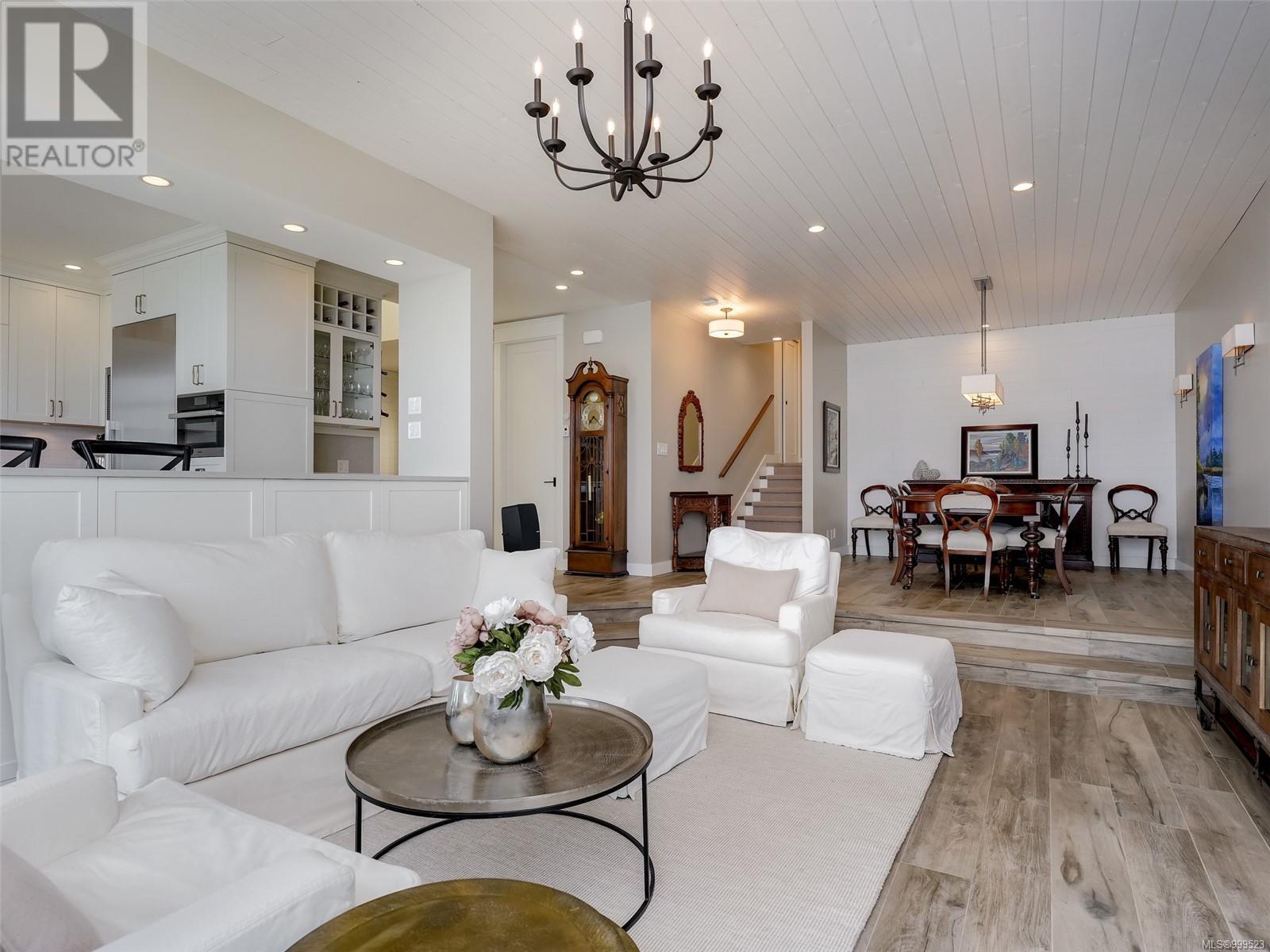 18 4771 Cordova Bay Rd