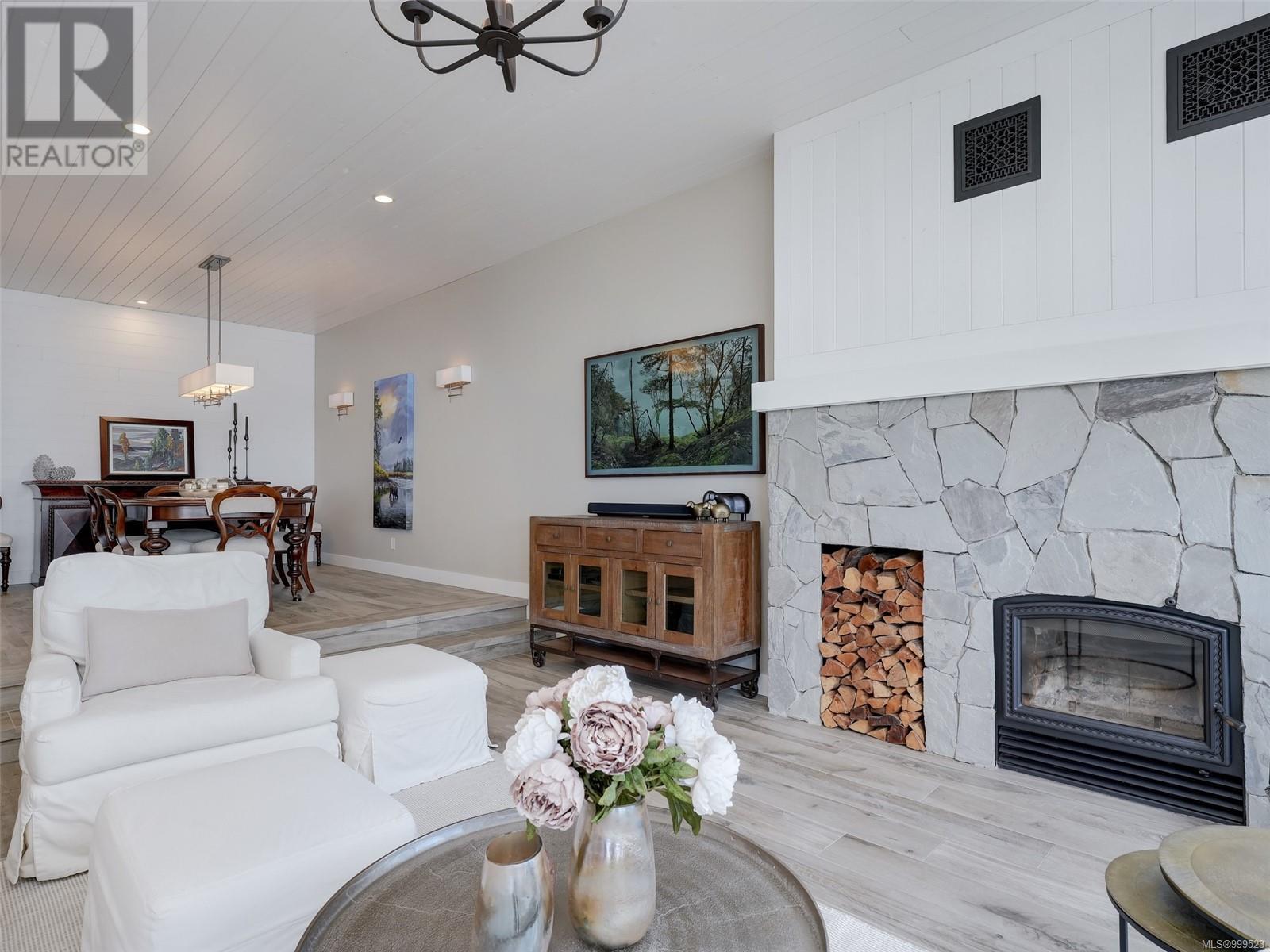 18 4771 Cordova Bay Rd