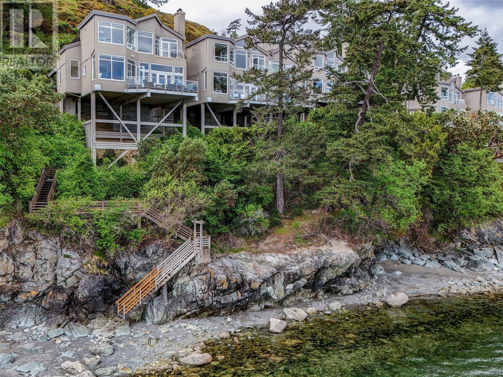 18 4771 Cordova Bay Rd