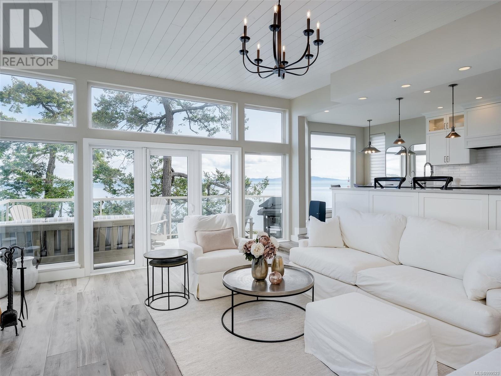 18 4771 Cordova Bay Rd