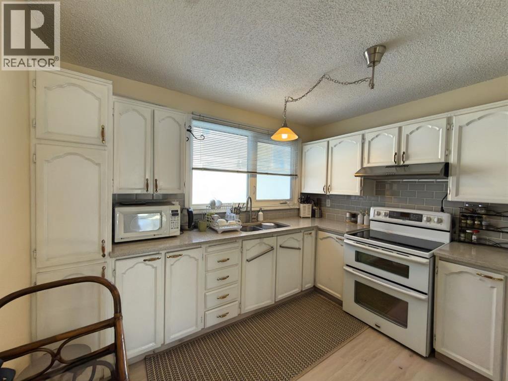 9, 1111 Canterbury Drive SW