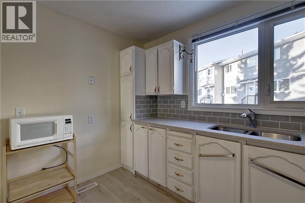 9, 1111 Canterbury Drive SW