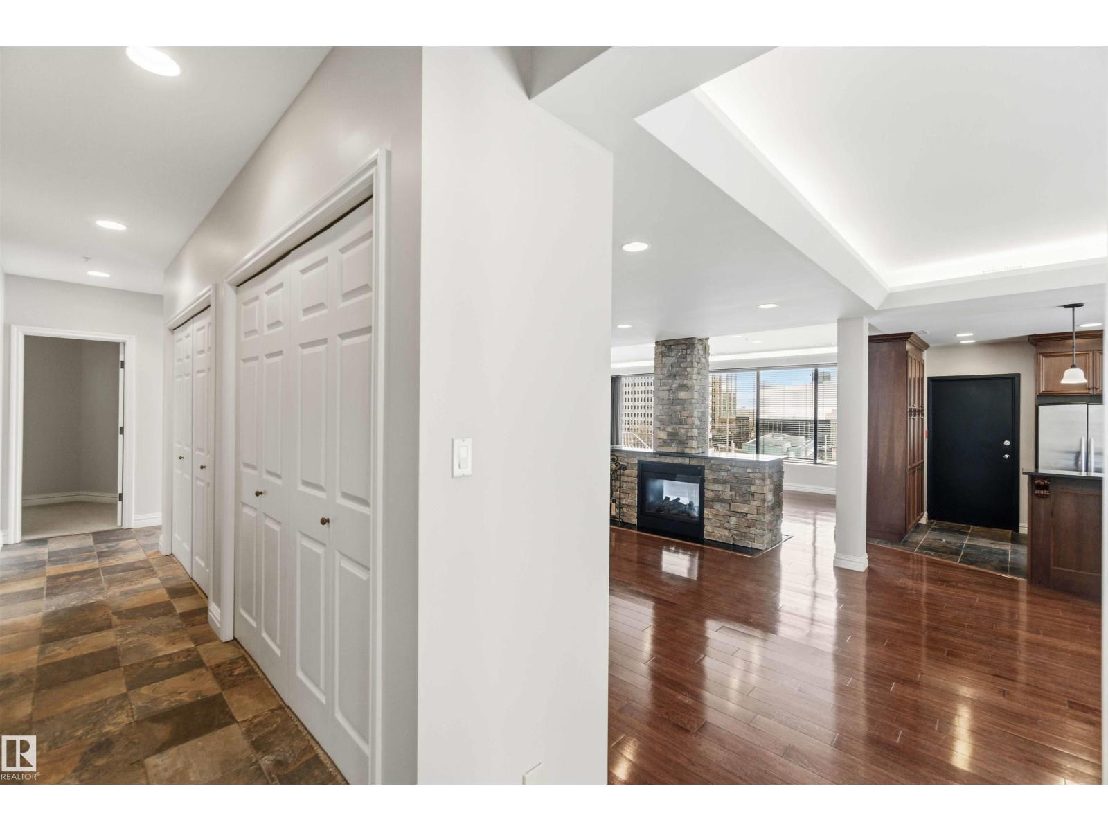 #401 10009 102 AV NW