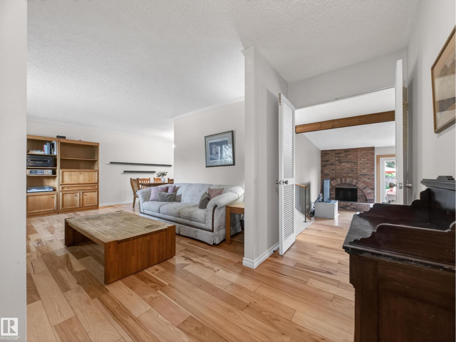 18416 90 AV NW