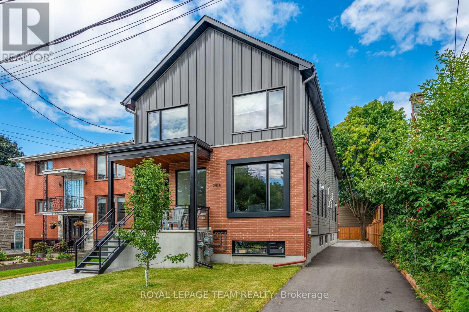 B/B2 - 241 BREEZEHILL AVENUE S