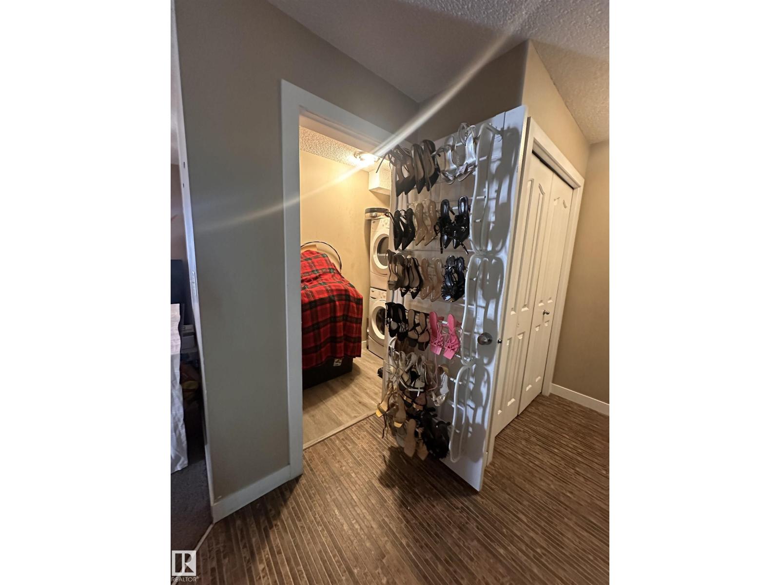 #419 11808 22 AV SW