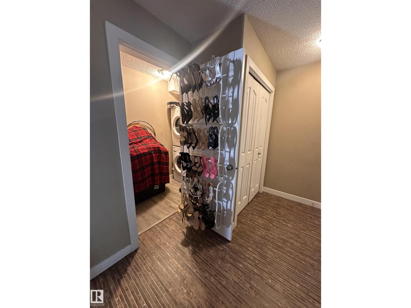 #419 11808 22 AV SW