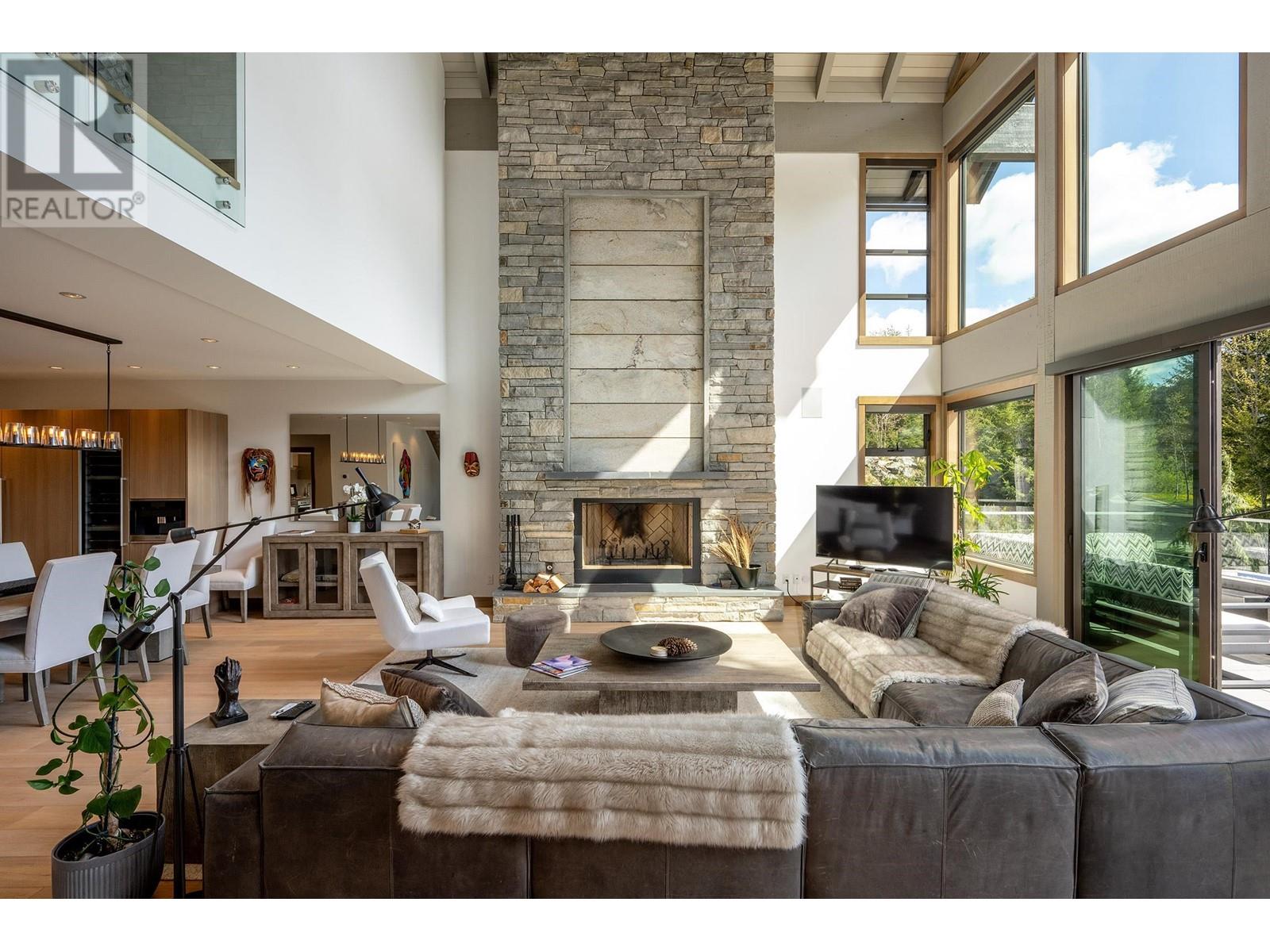 7441 TREETOP LANE