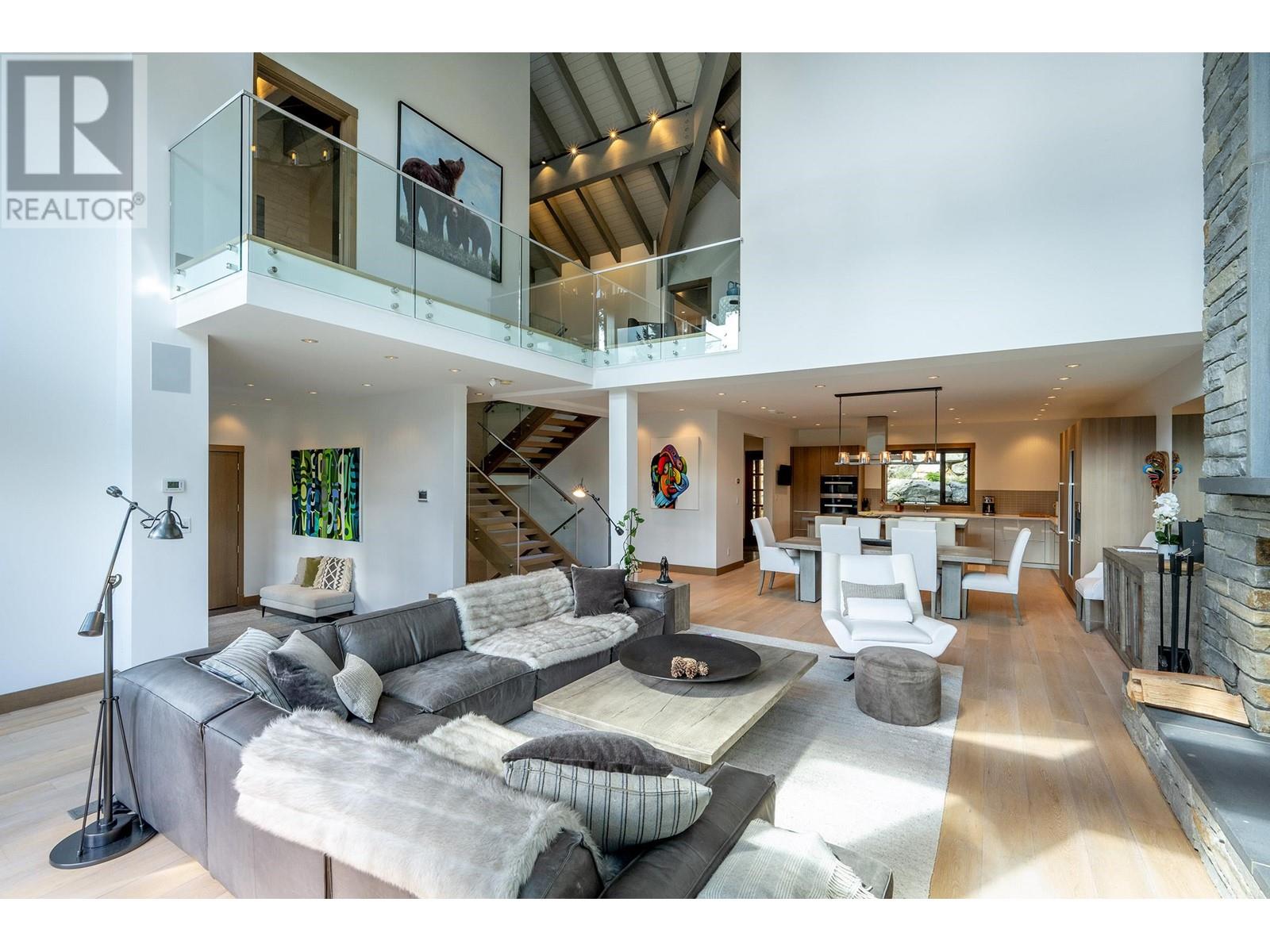 7441 TREETOP LANE