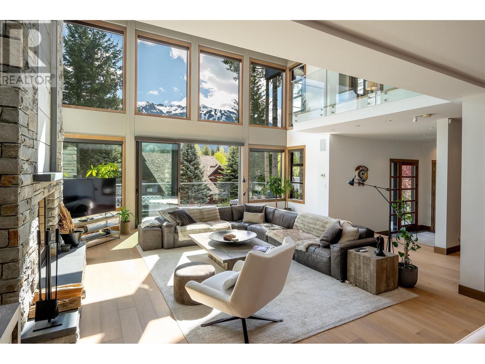 7441 TREETOP LANE