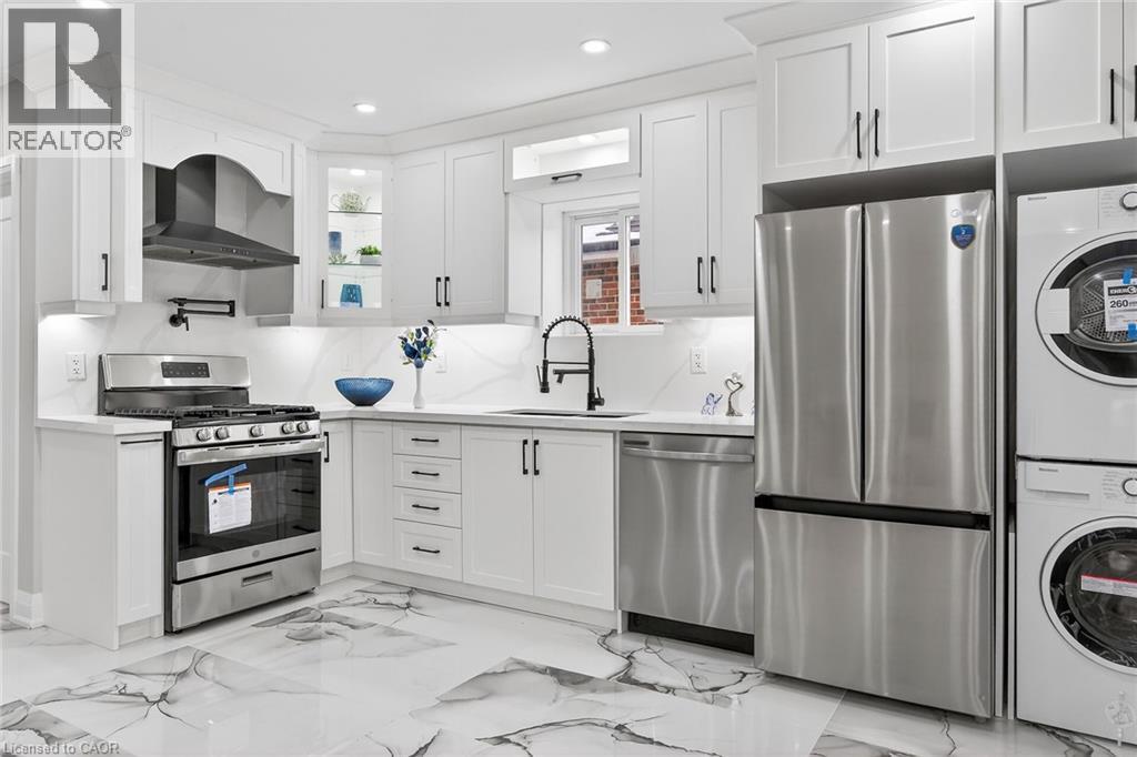 150 BRUCEDALE Avenue E