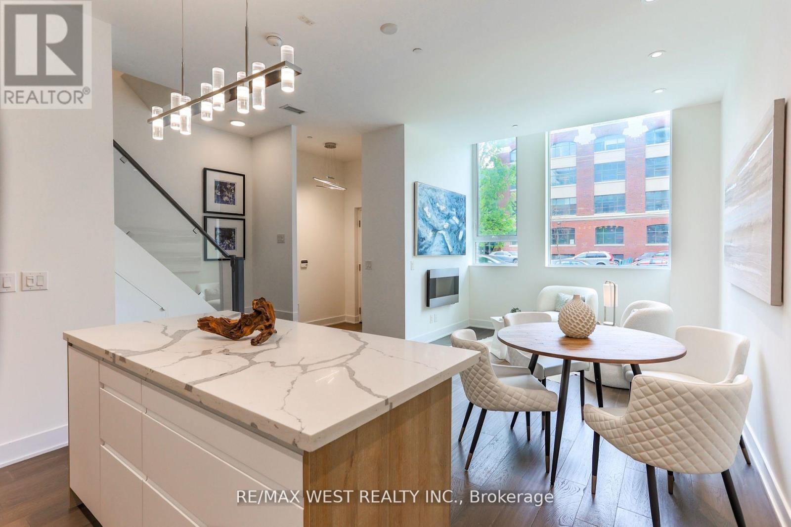 TH02 - 508 WELLINGTON STREET W