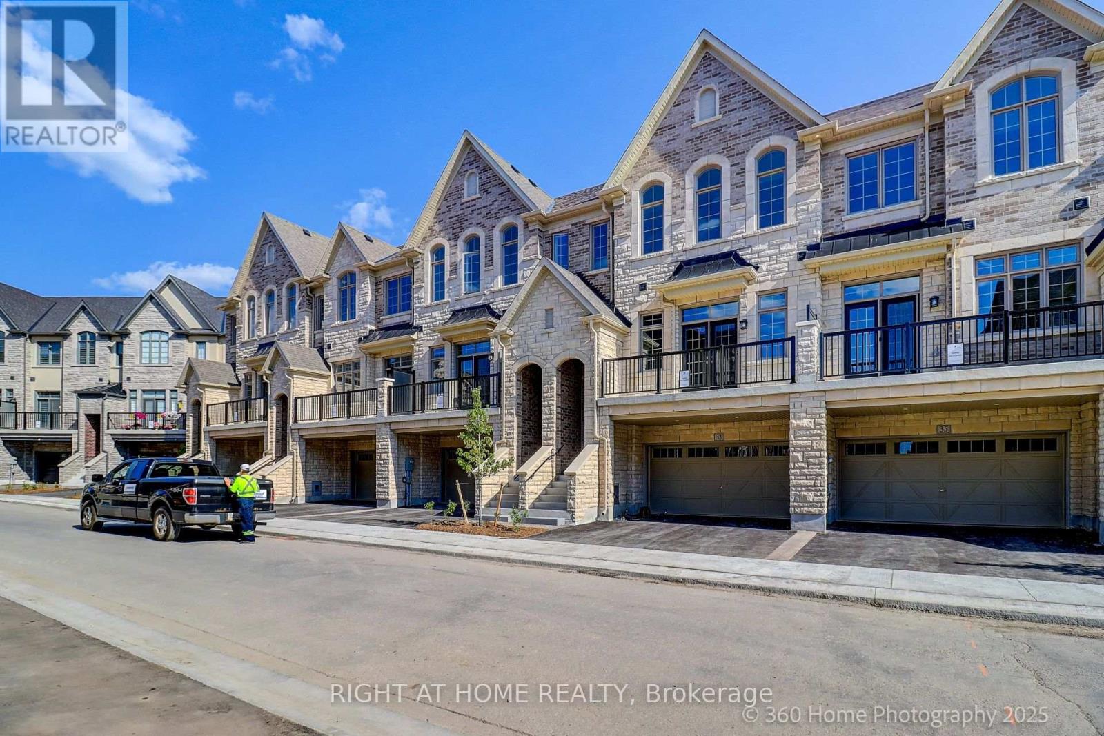 33 WEST VILLAGE LANE