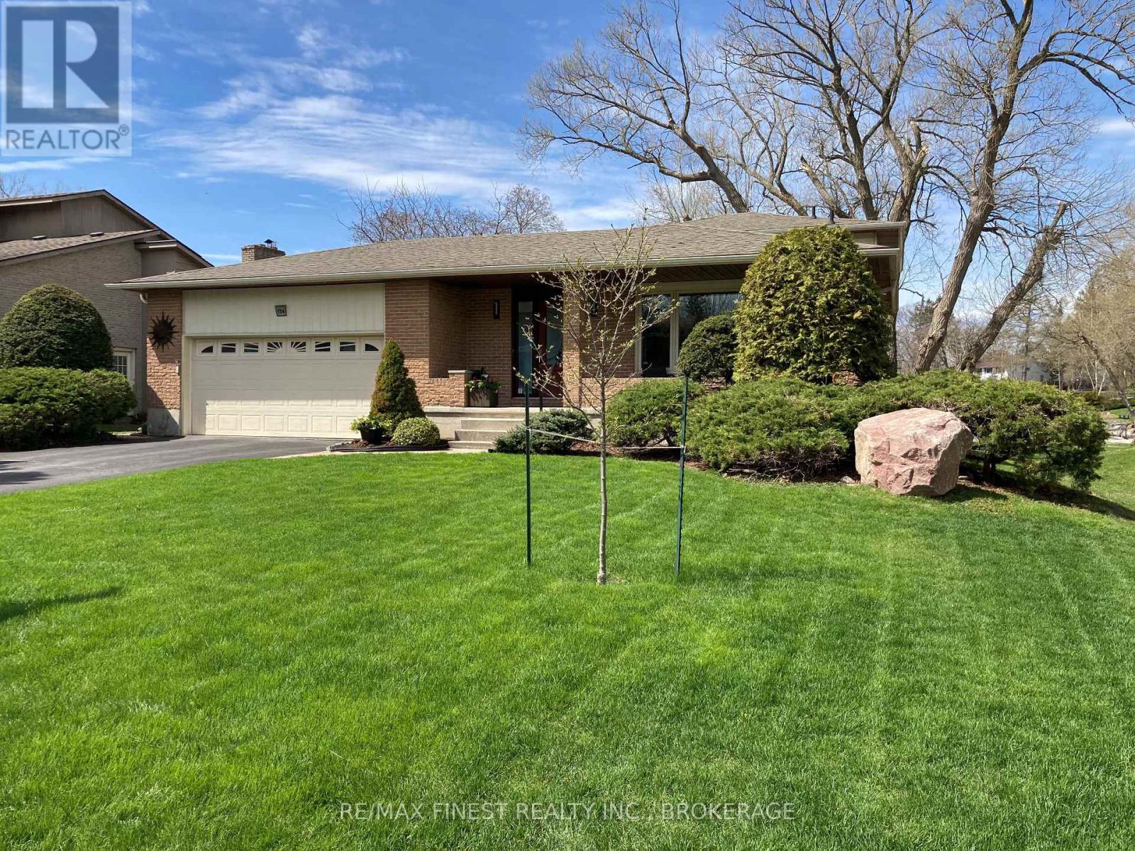 154 LAKESHORE BOULEVARD