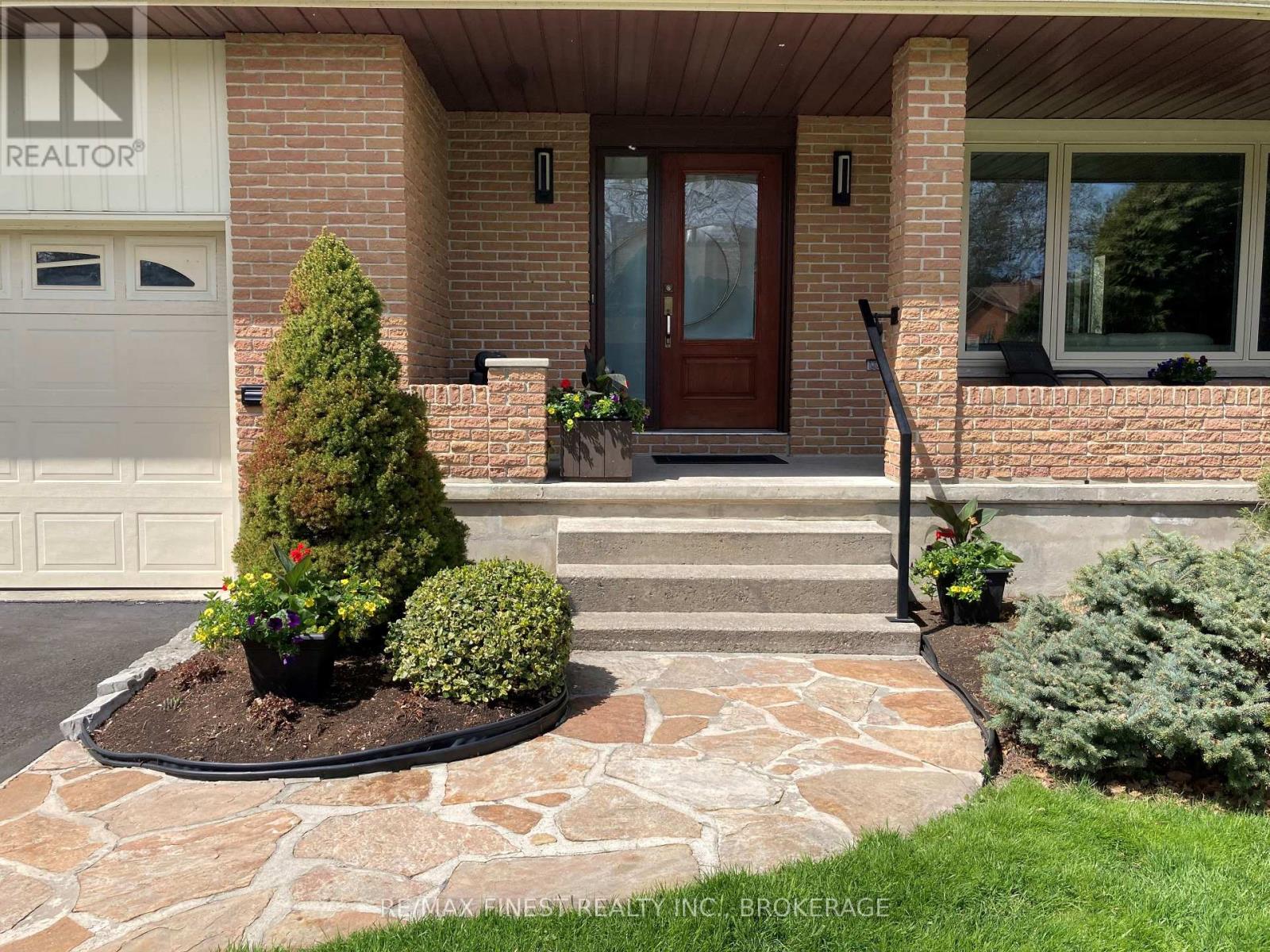 154 LAKESHORE BOULEVARD