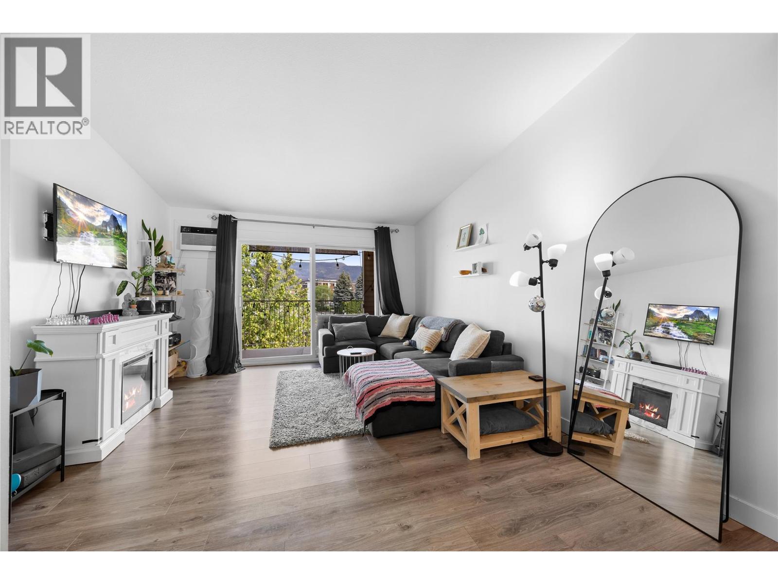3160 Casorso Road Unit# 412