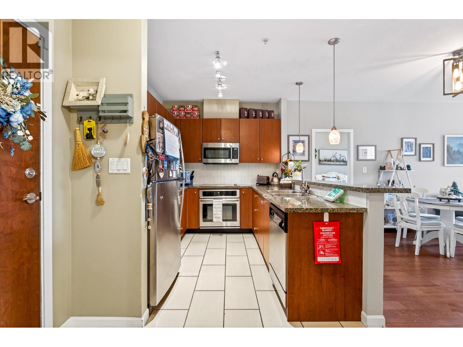 302 100 CAPILANO ROAD