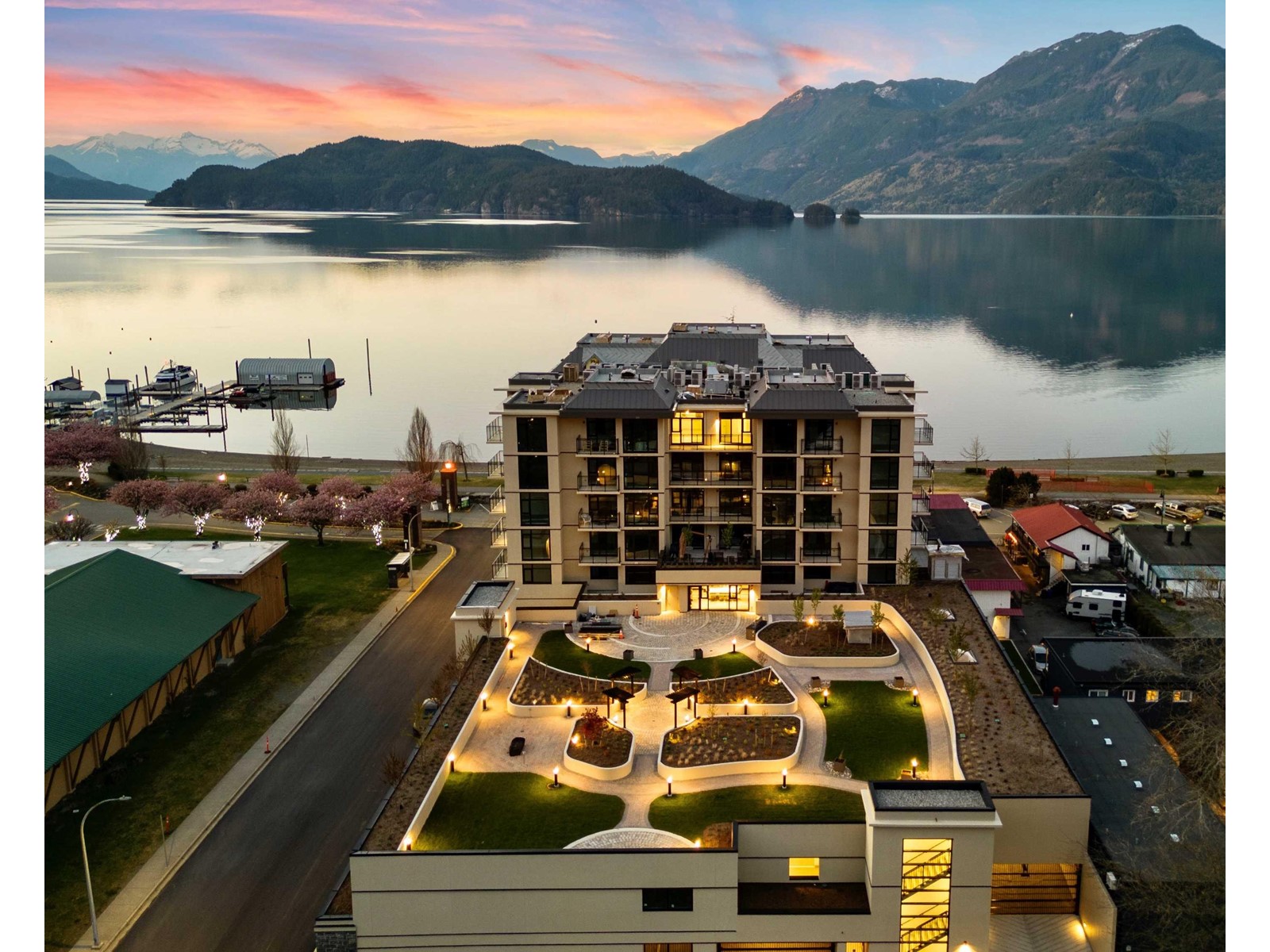 603 120 ESPLANADE AVENUE|Harrison Hot Springs