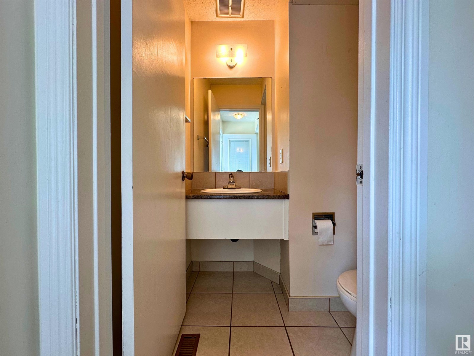 18351 66 AV NW