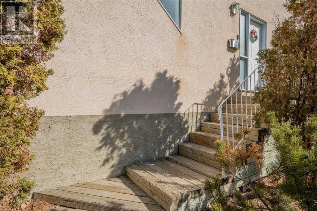 5503 Strathcona Hill SW