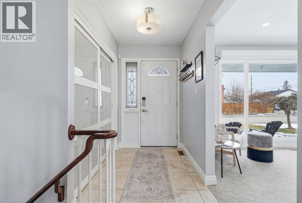 863 Lake Lucerne Drive SE