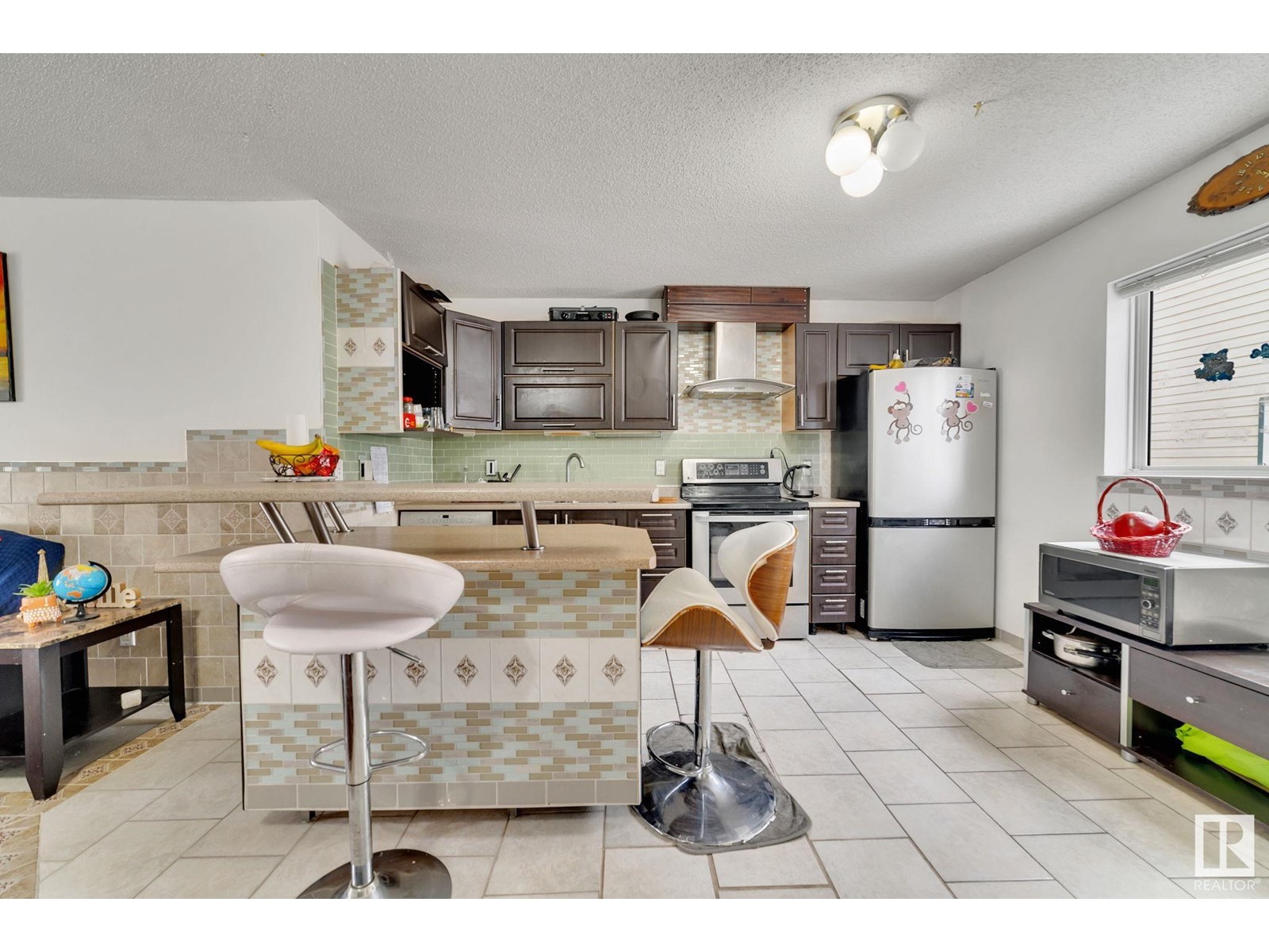 12012 81 ST NW