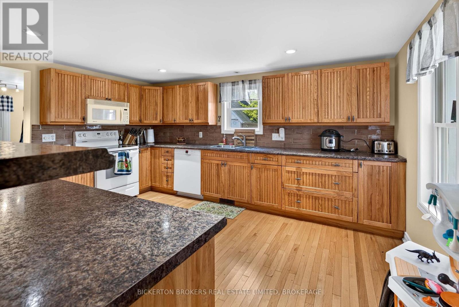 806 EDEN GROVE ROAD S