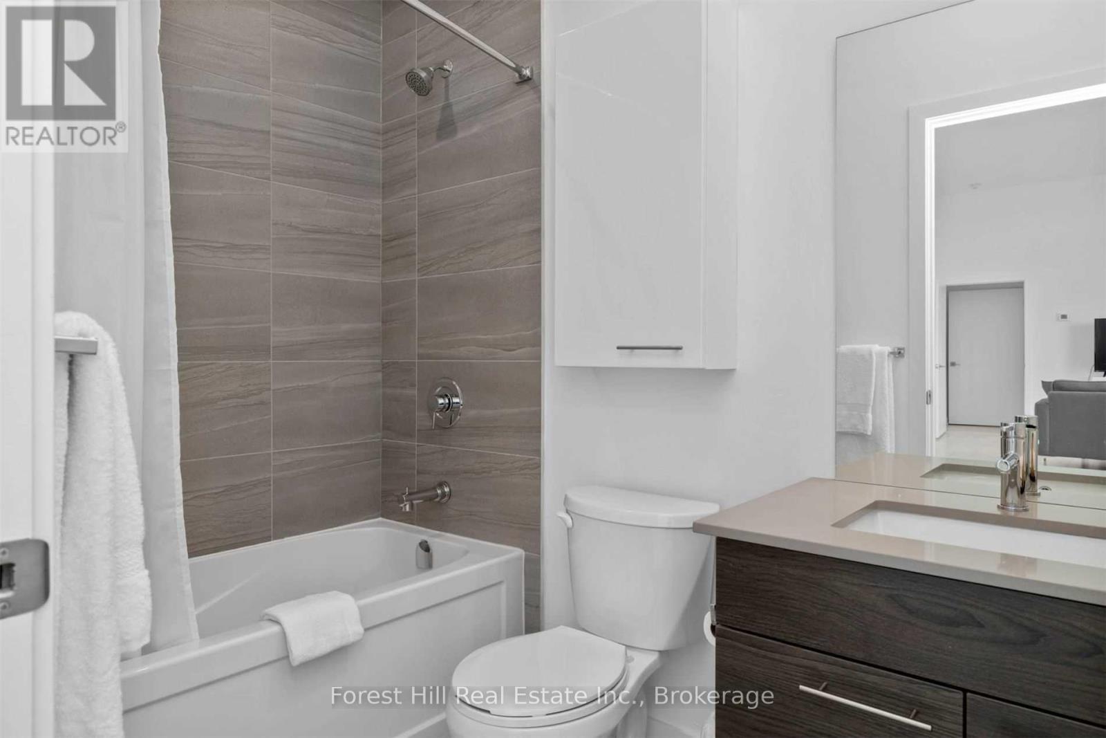 502 - 120 CARRICK TRAIL