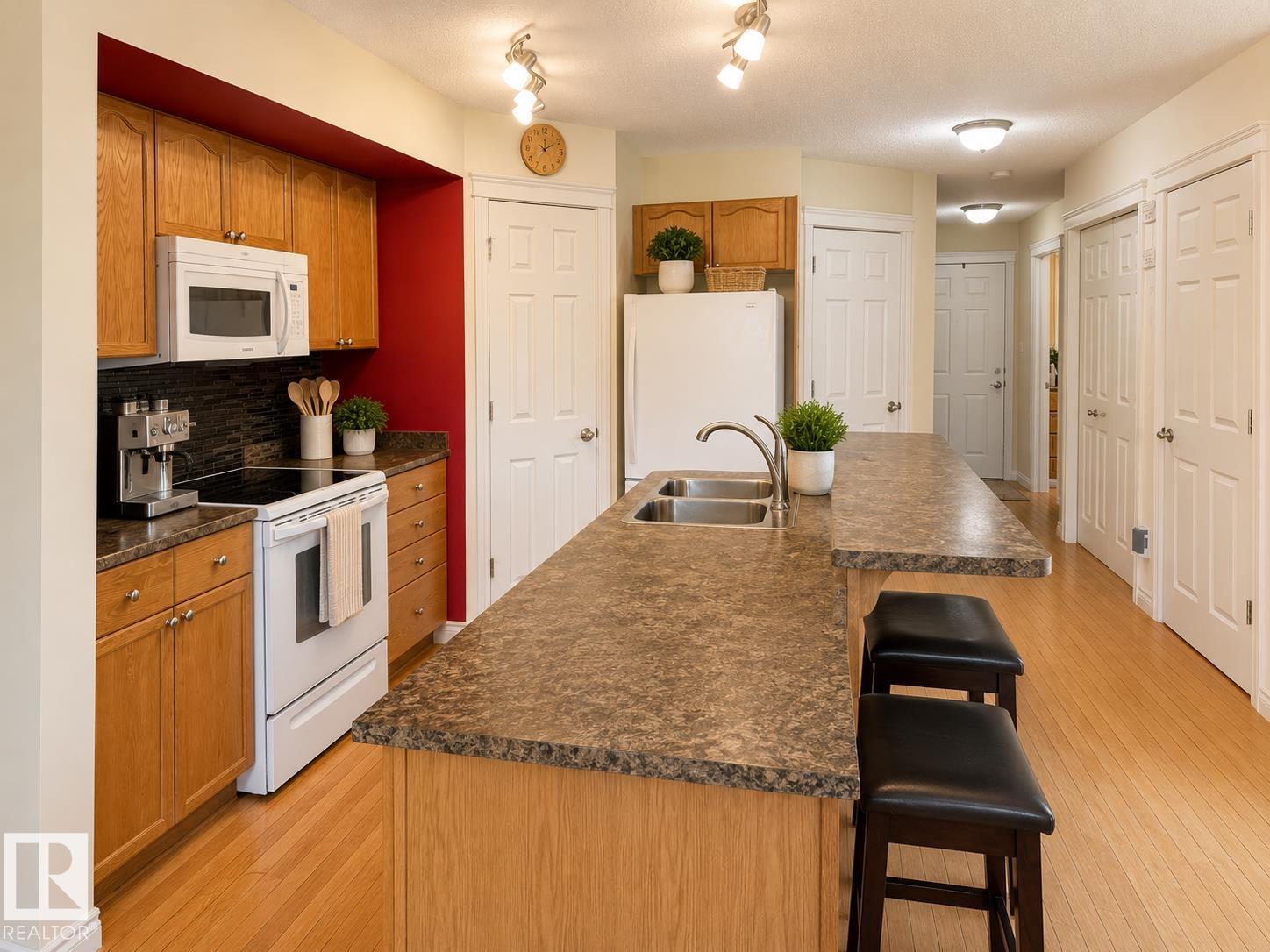 102 HARTWICK LO
