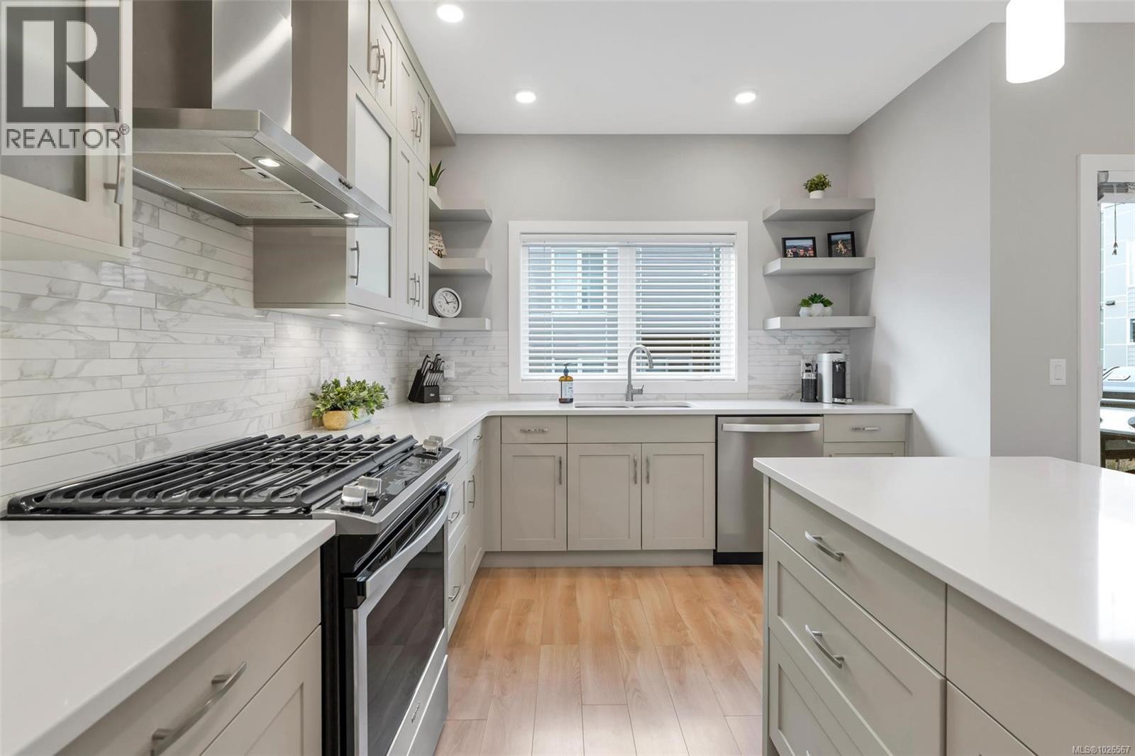 13 4355 Viewmont Ave