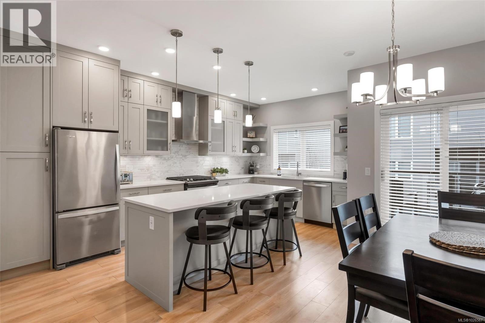 13 4355 Viewmont Ave